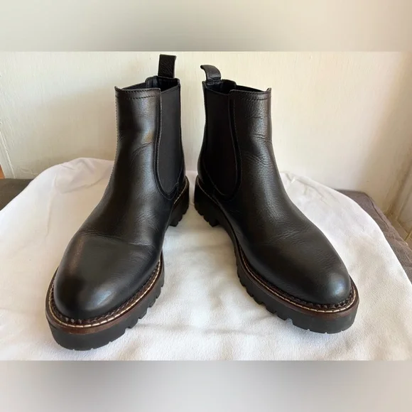 Caslon Miller Black Chelsea Boots - Picture 2 of 10